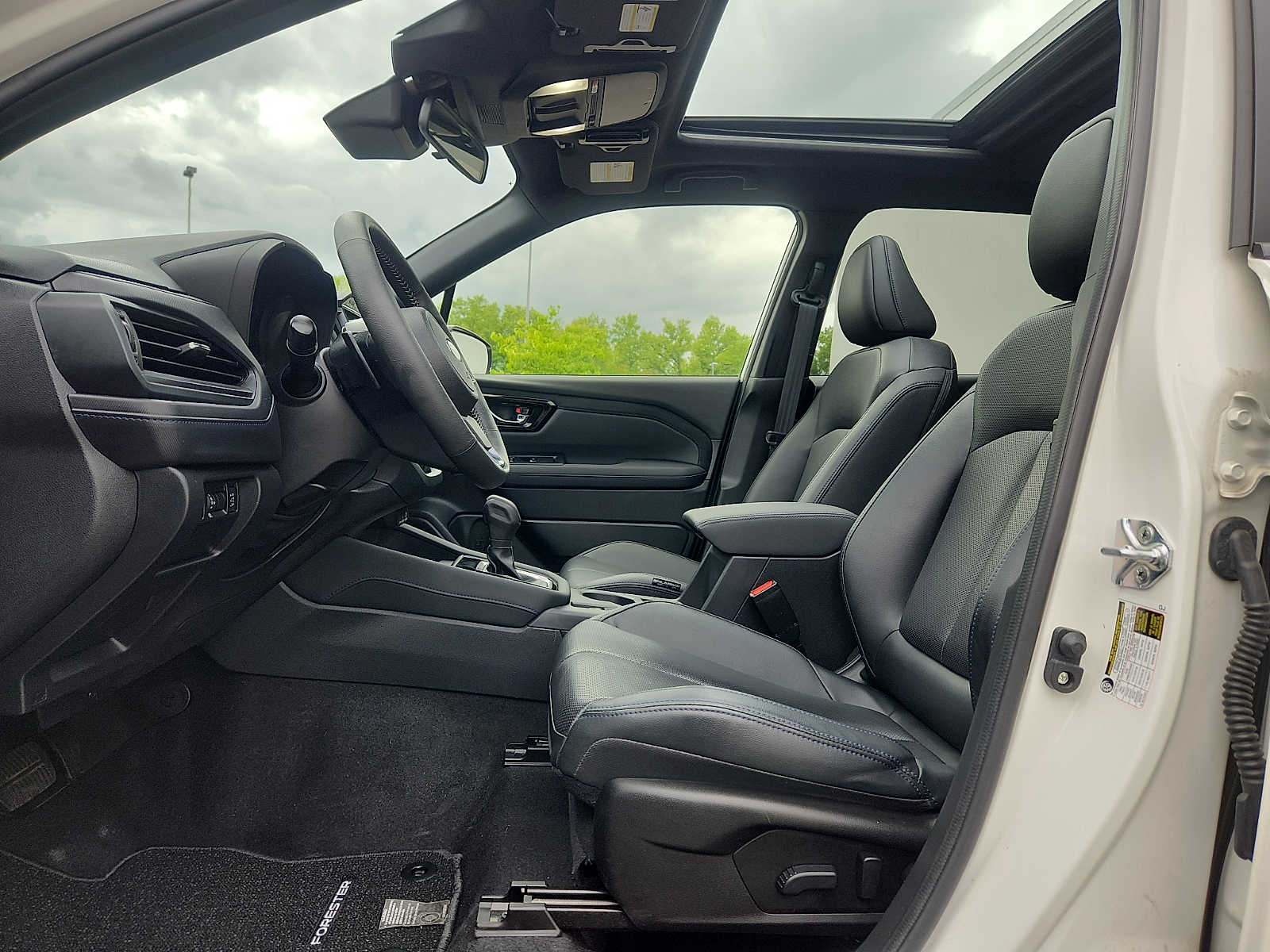 2025 Subaru Forester Limited - Photo 13