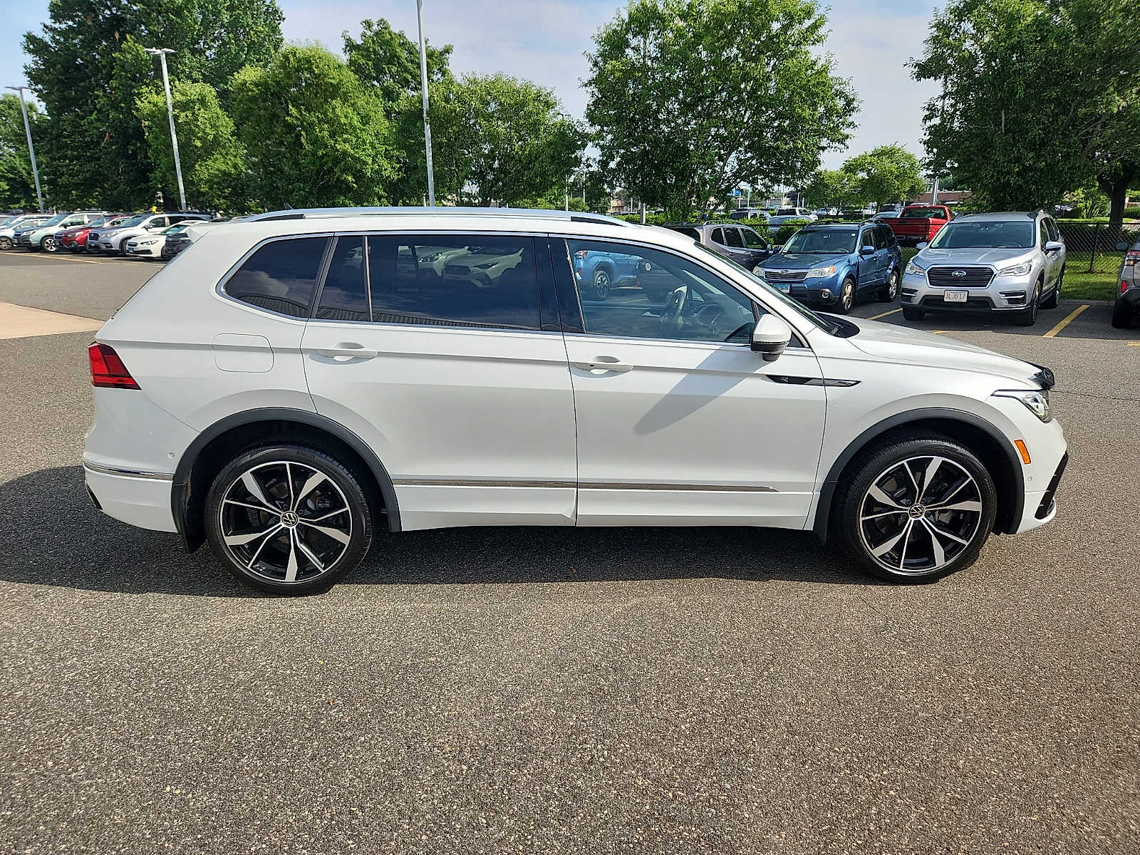 2024 Volkswagen Tiguan SEL R-LINE - Photo 7