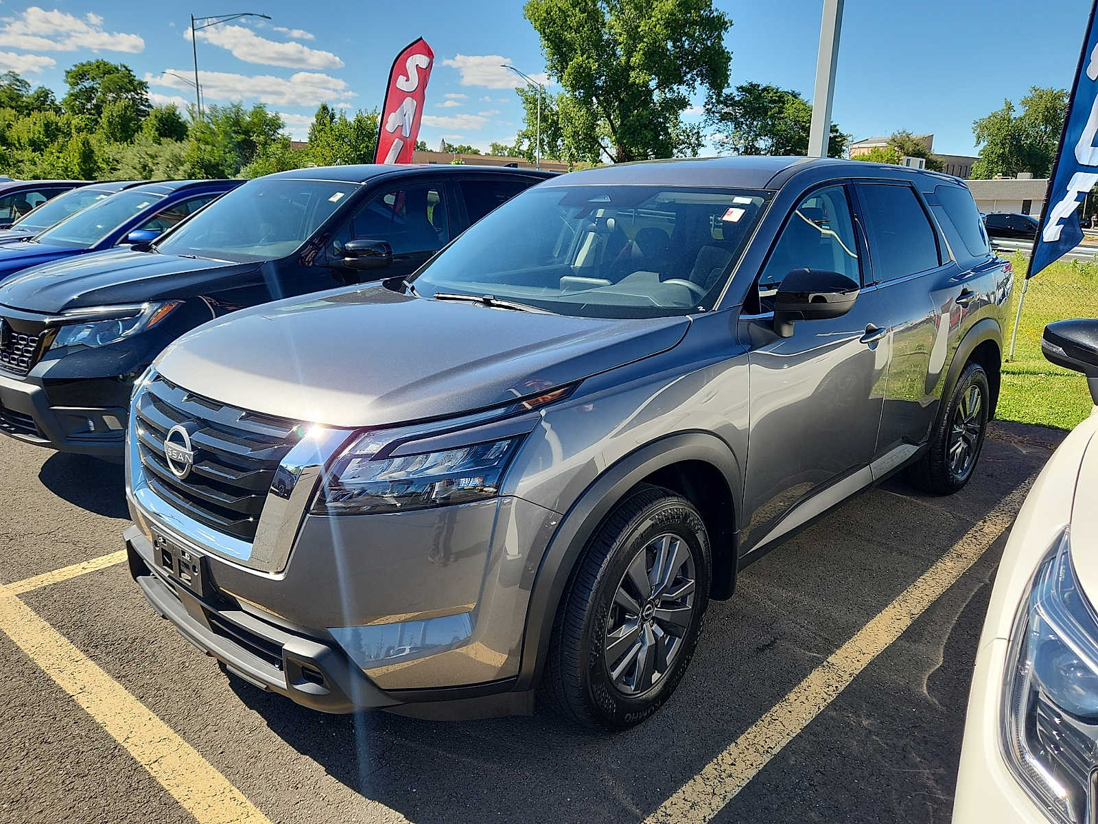 2024 Nissan Pathfinder S - Photo 3