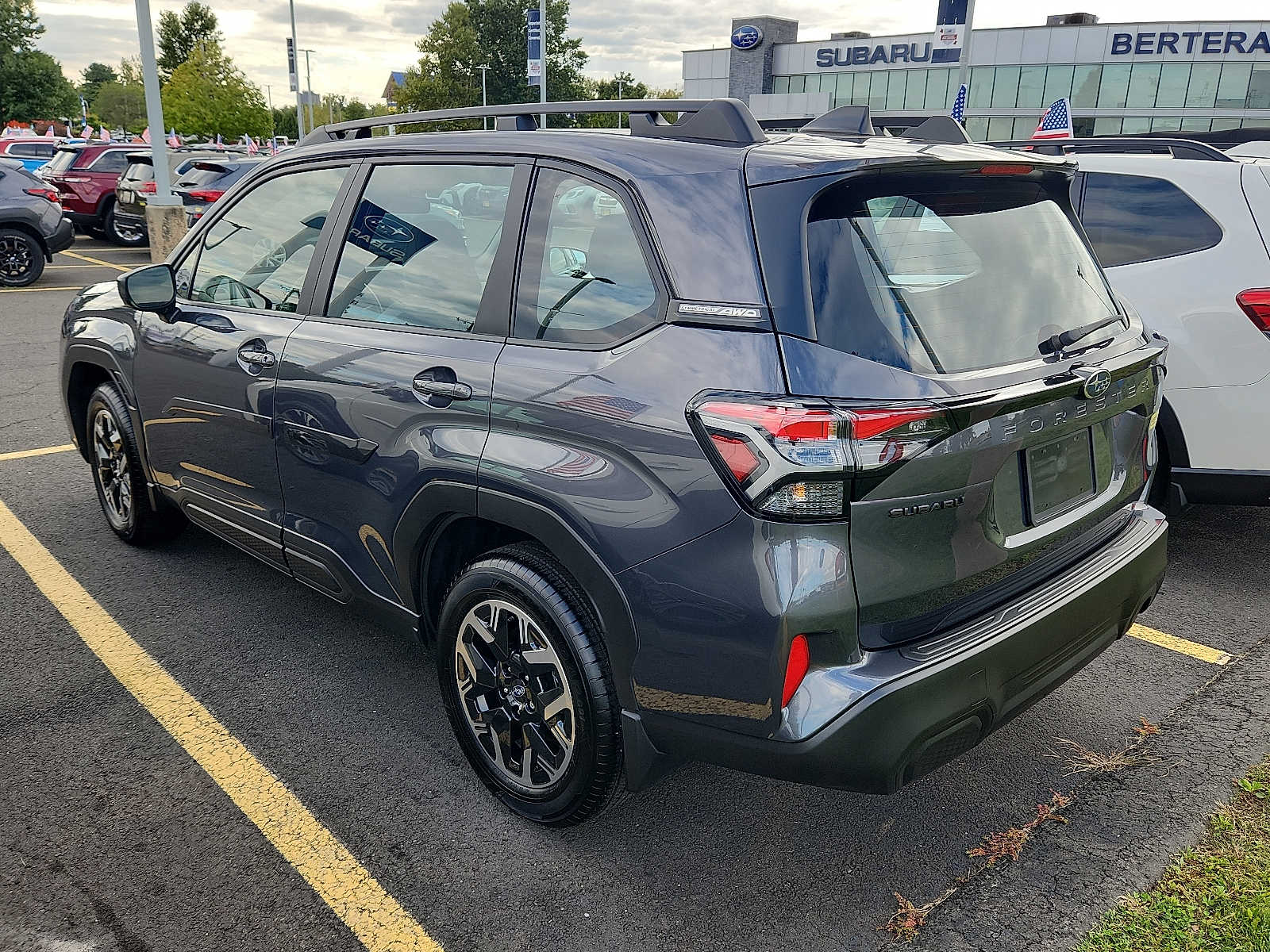 2025 Subaru Forester Base photo 3