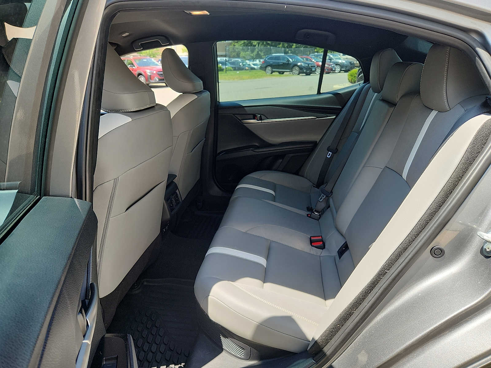 2025 Toyota Camry SE - Photo 11