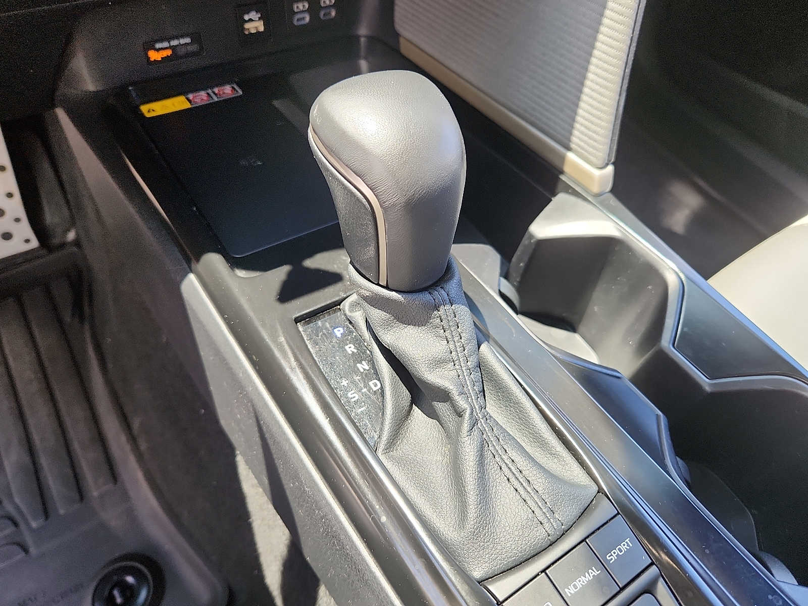 2025 Toyota Camry SE - Photo 15
