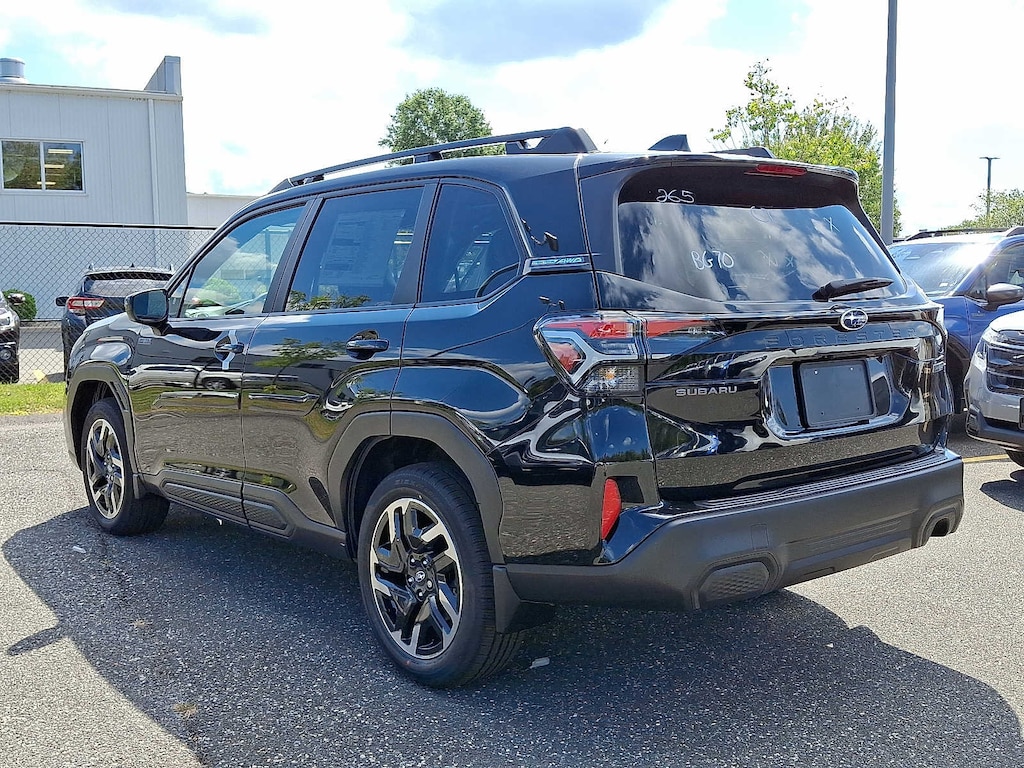New 2025 Subaru Forester Hybrid Premium in Hartford CT VIN