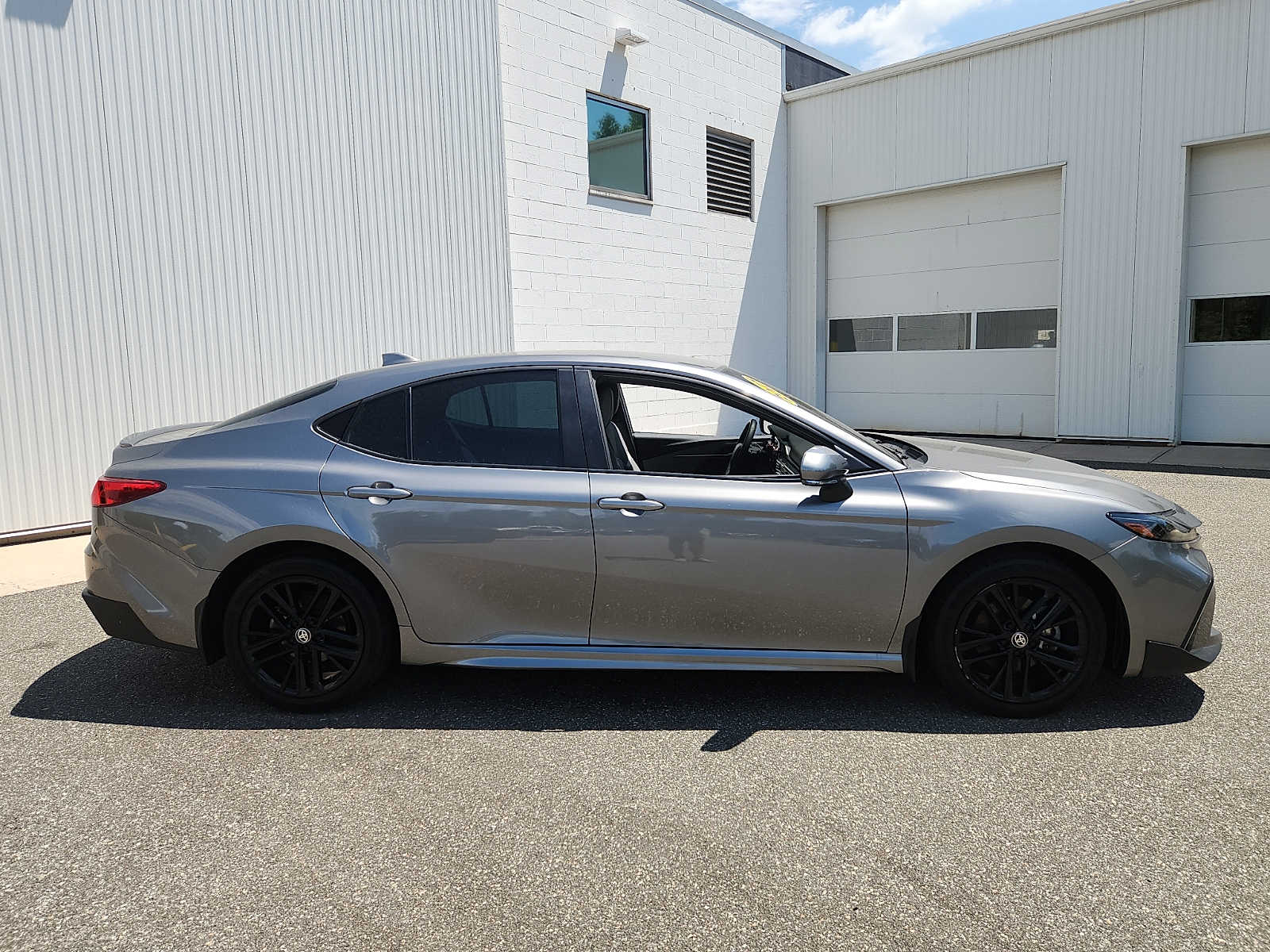 2025 Toyota Camry SE - Photo 7
