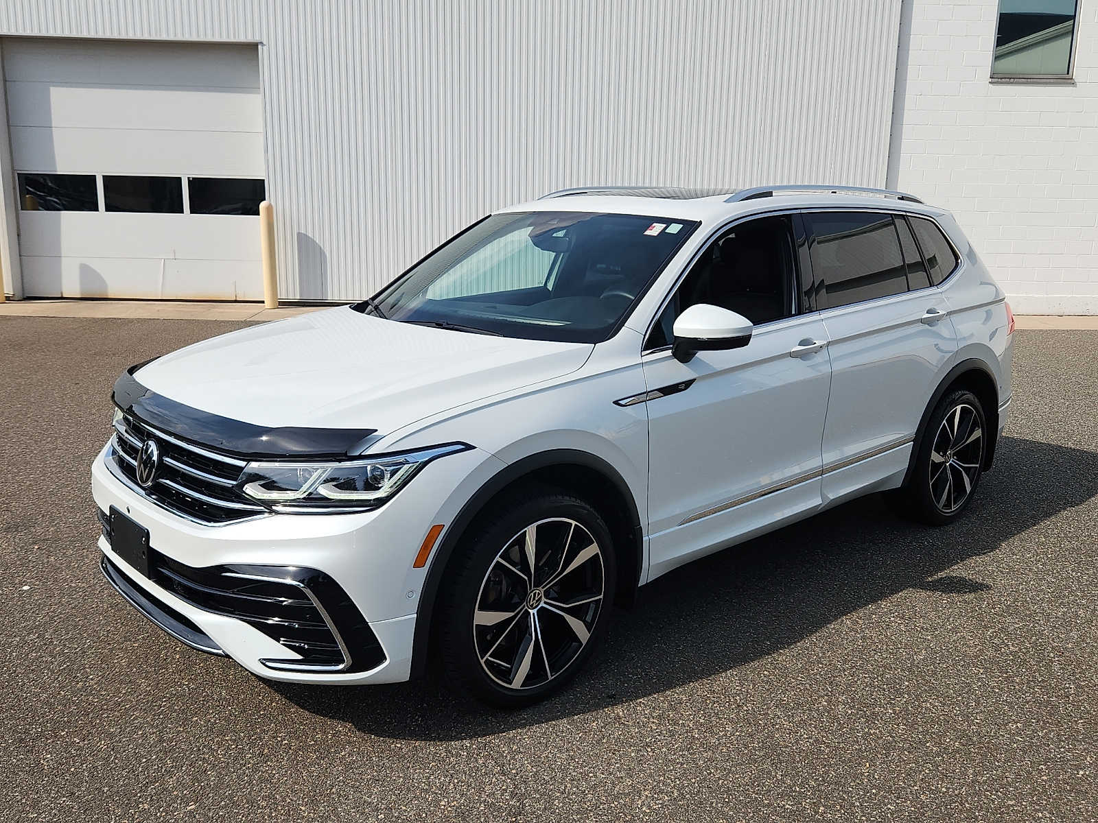 2024 Volkswagen Tiguan SEL R-LINE - Photo 3