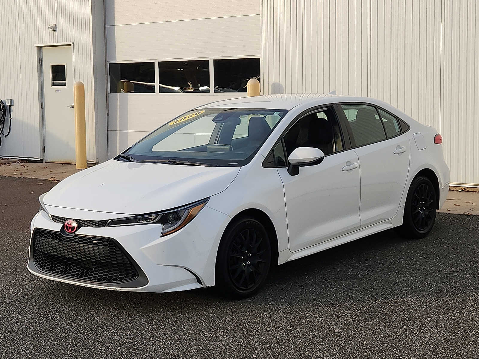 2020 Toyota Corolla LE photo 2
