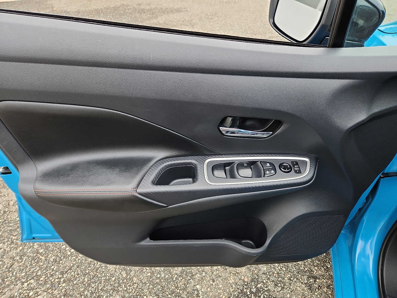 2025 Nissan Versa Sedan SR - Photo 12
