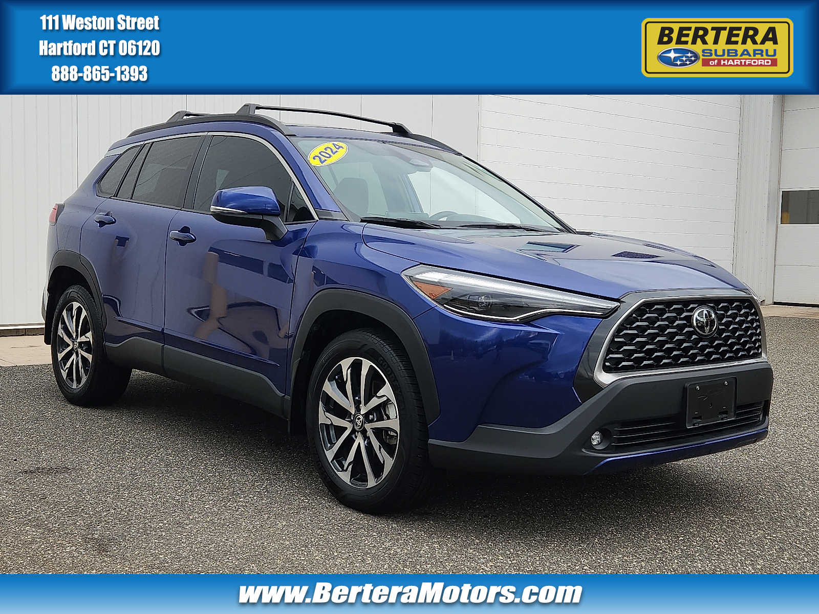 2024 Toyota Corolla Cross XLE's photo