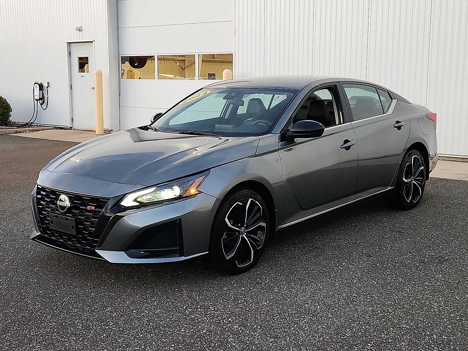 2023 Nissan Altima 2.5 SR photo 2