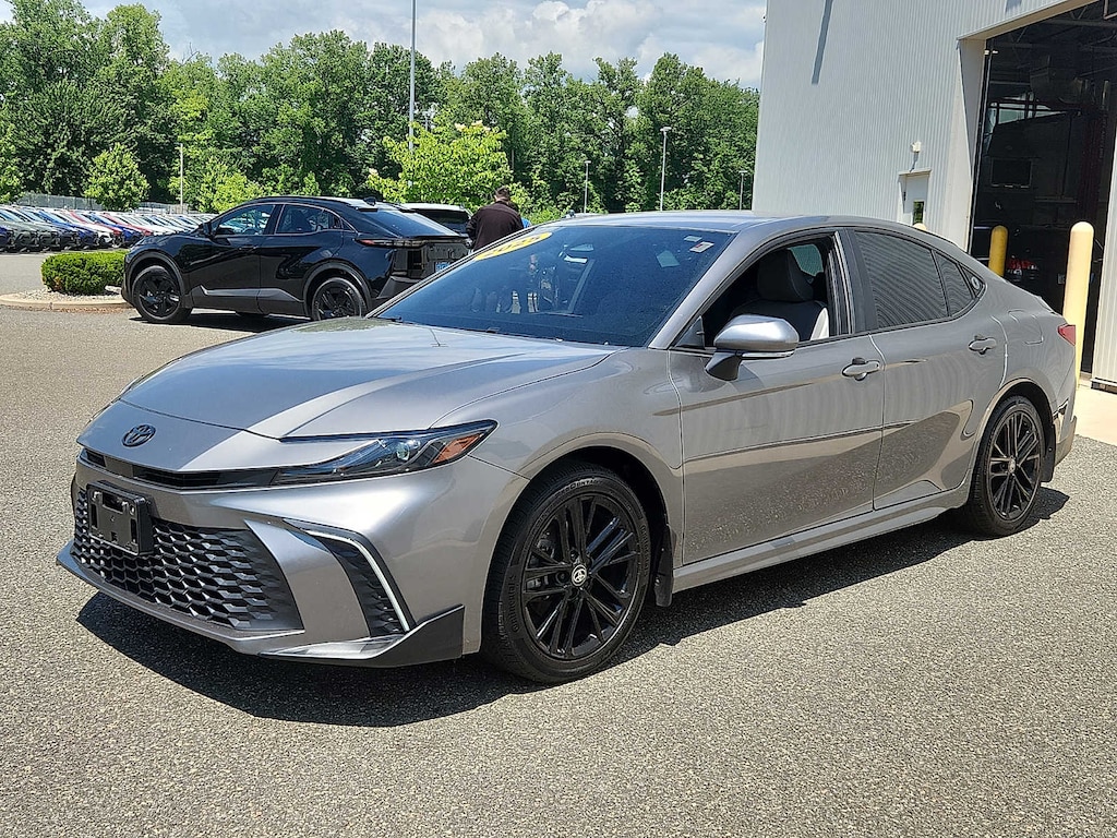 Used 2025 Toyota Camry SE AWD (Natl)