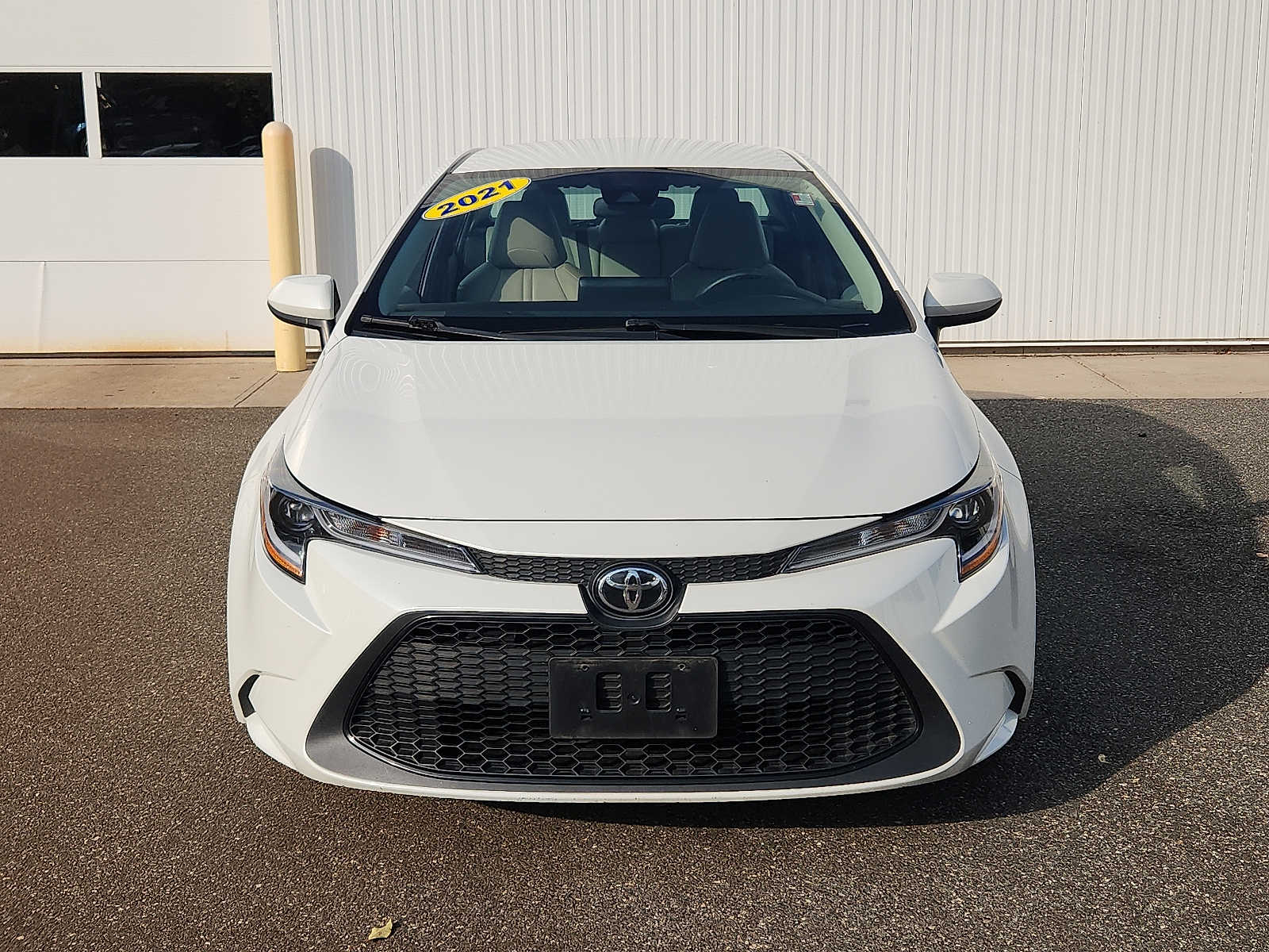 2021 Toyota Corolla LE photo 2