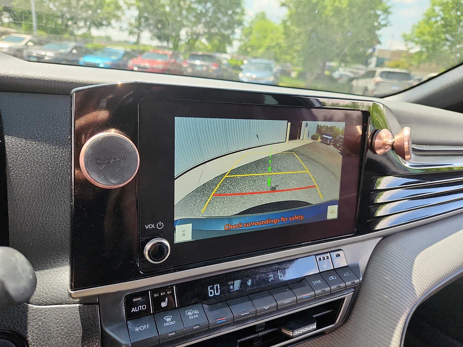 2025 Toyota Camry SE - Photo 18