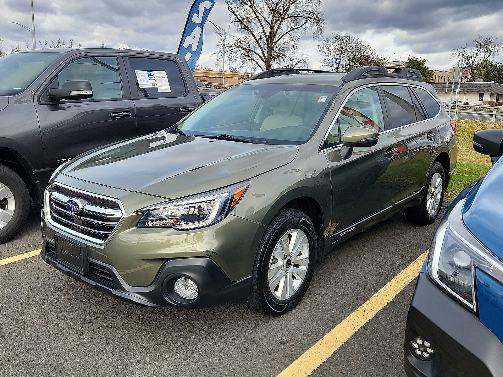 2018 Subaru Outback Premium 2.5i photo 2