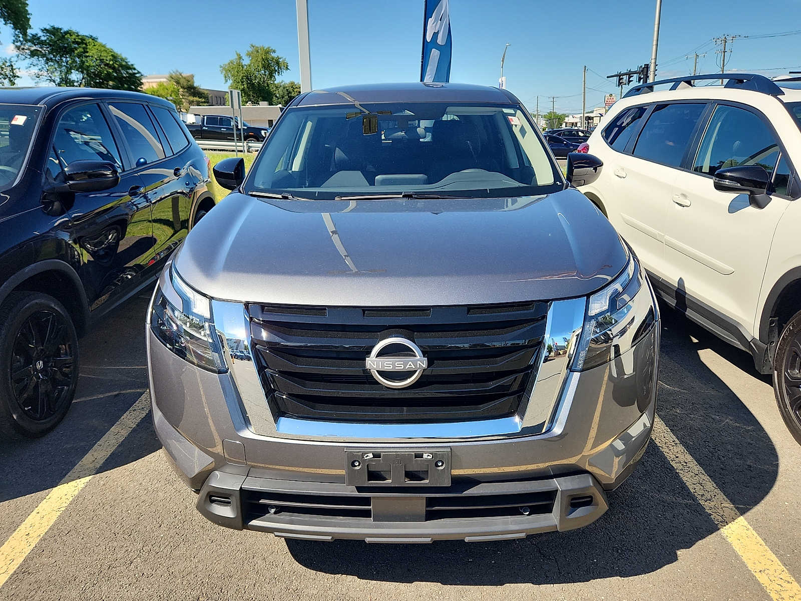 2024 Nissan Pathfinder S - Photo 2