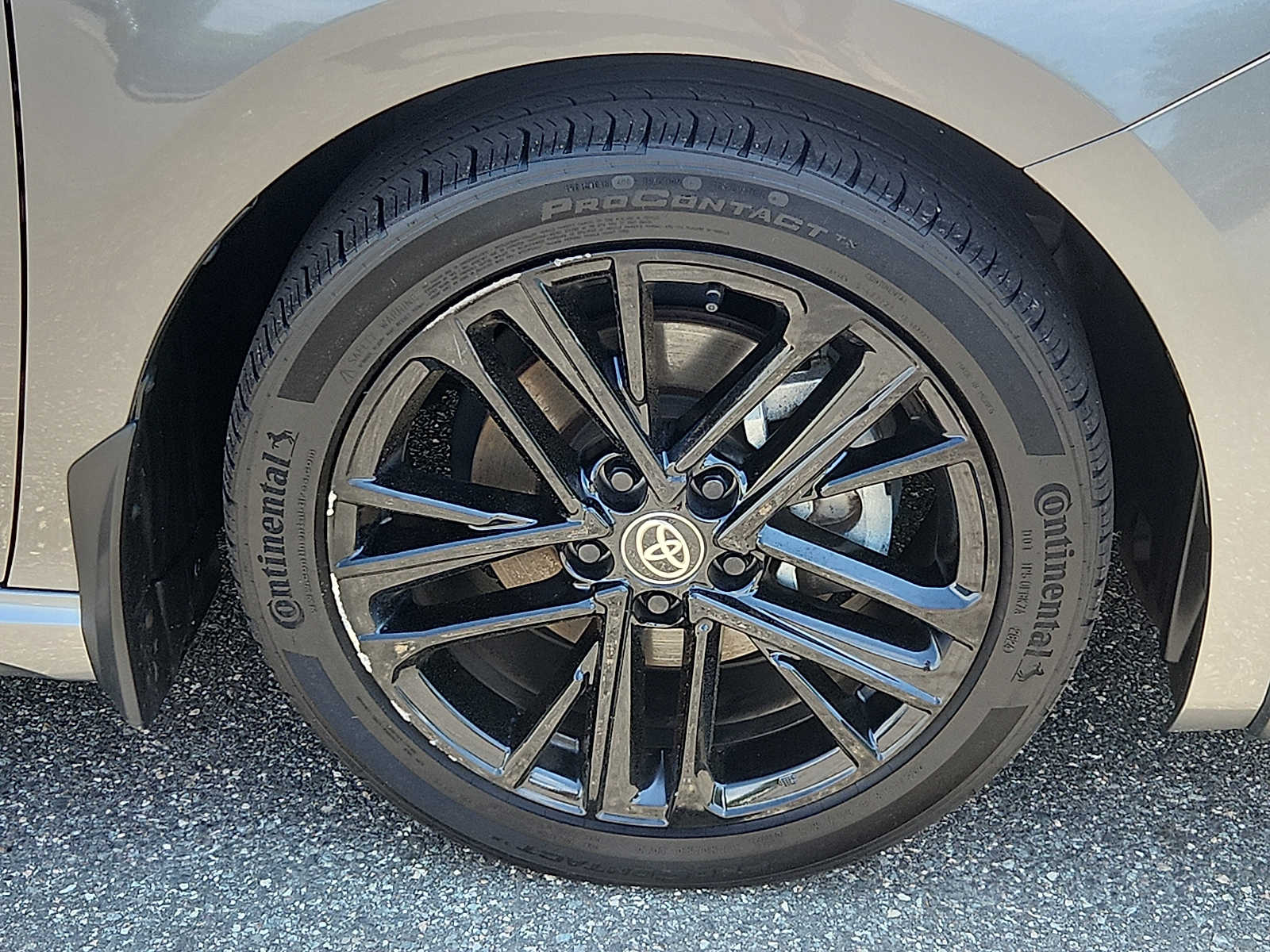 2025 Toyota Camry SE - Photo 8