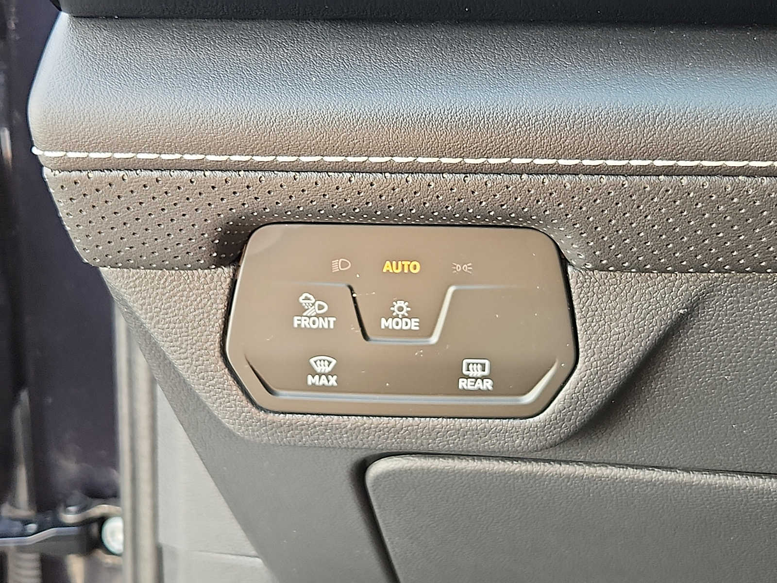 2024 Volkswagen Atlas Cross Sport SE w/Tech - Photo 25