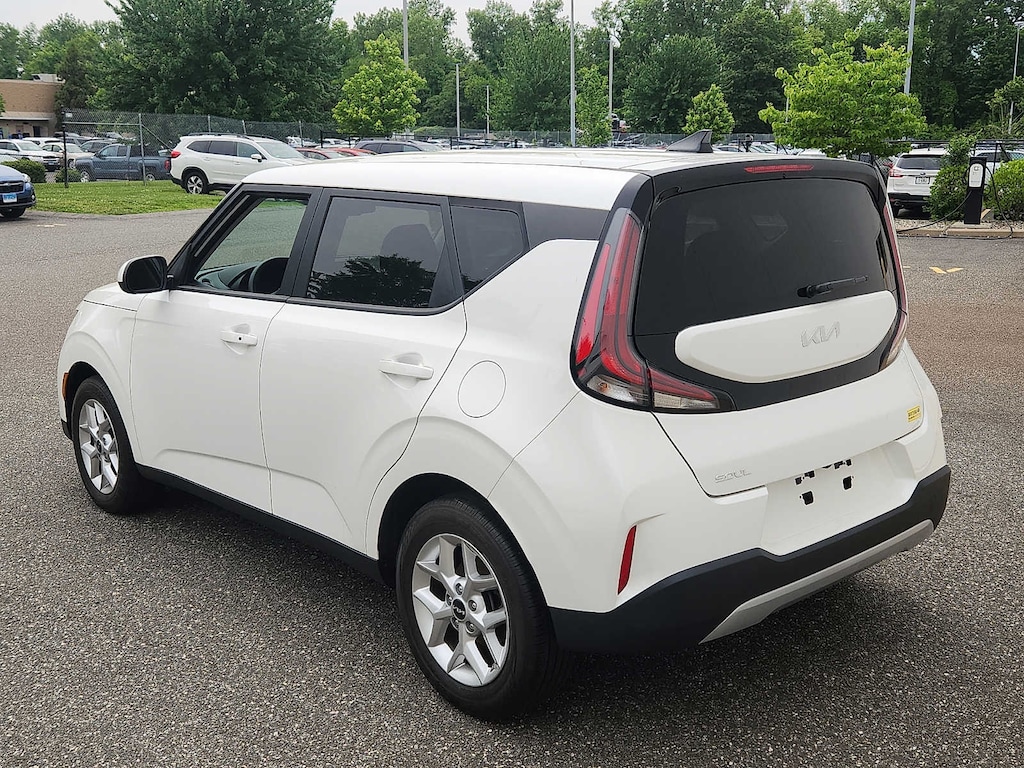 Used 2024 Kia Soul S IVT
