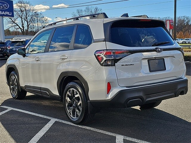 2025 Subaru Forester Premium photo 4