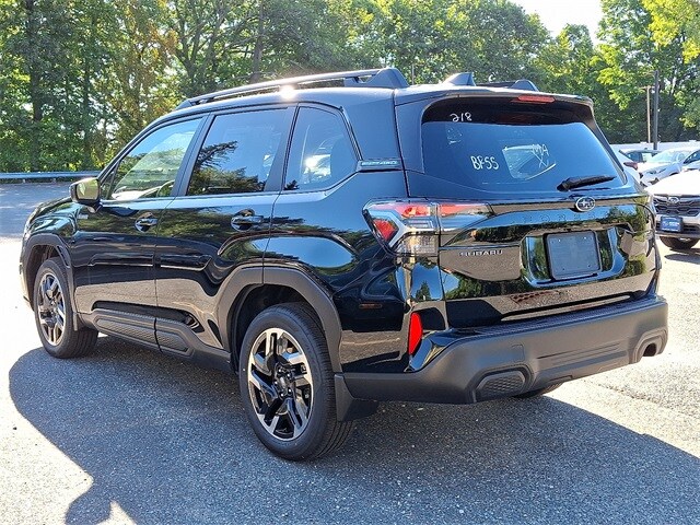 2025 Subaru Forester Premium photo 4
