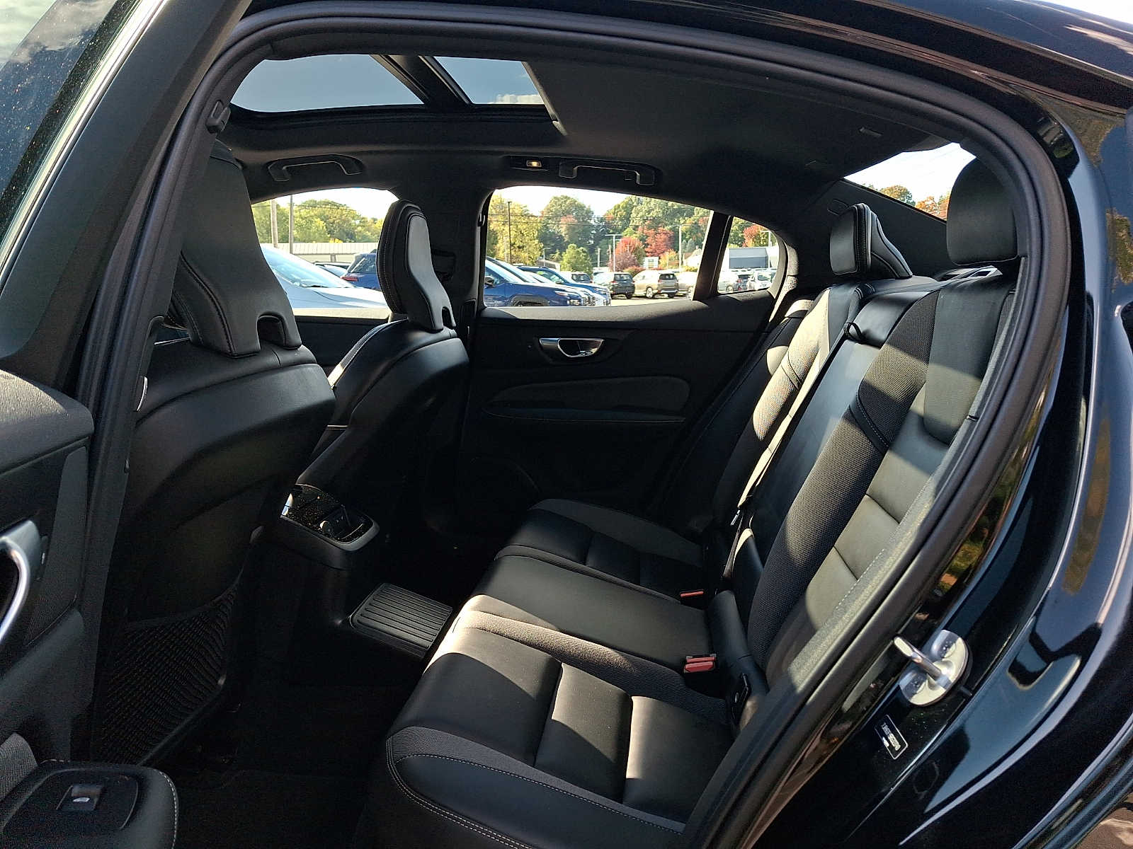 2024 Volvo S60 Plus - Photo 10
