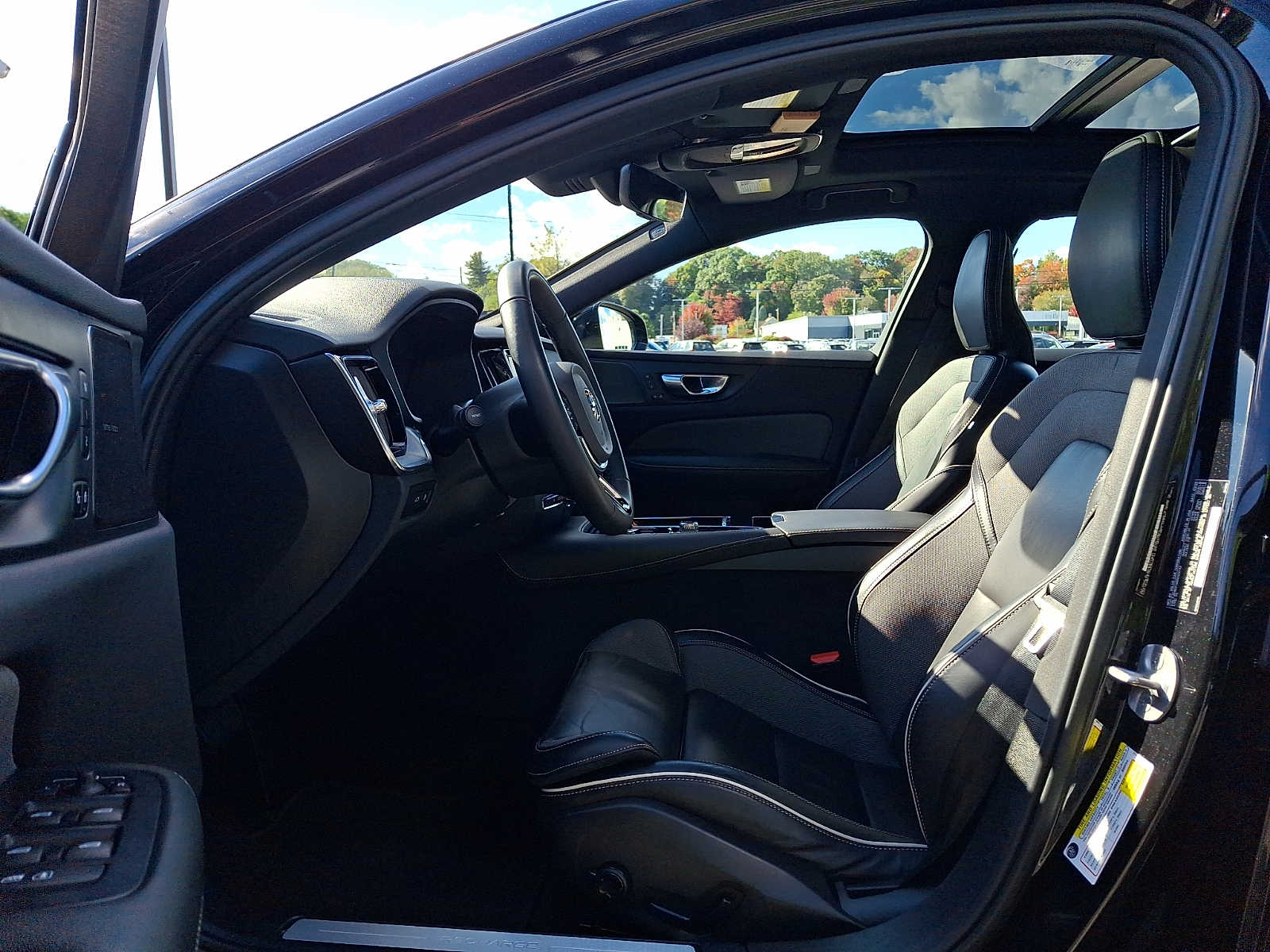 2024 Volvo S60 Plus - Photo 14
