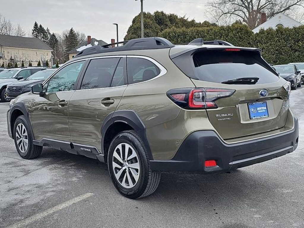Used 2024 Subaru Outback Premium SUV