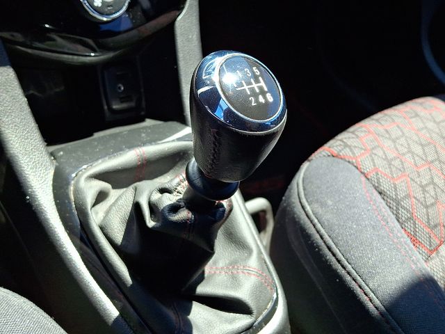 2017 Chevrolet Sonic LT - Photo 14