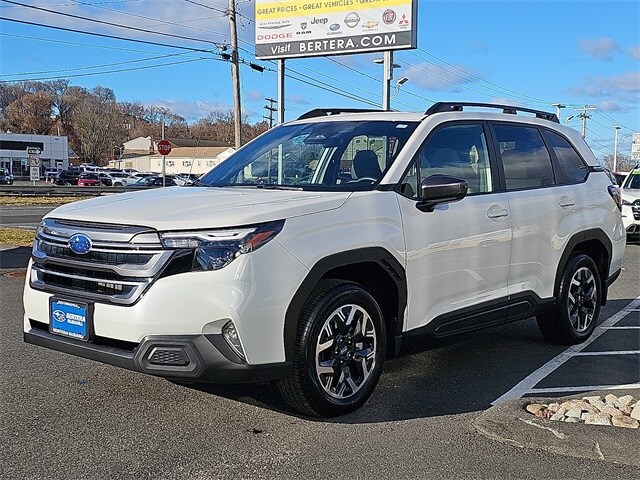 2025 Subaru Forester Premium photo 3