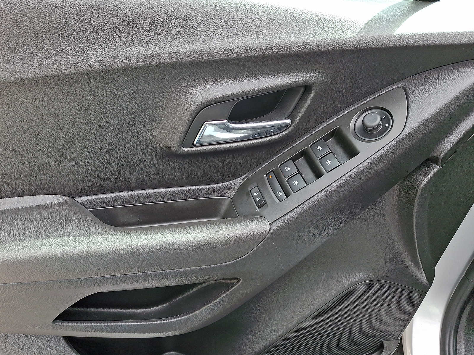 2018 Chevrolet Trax LS - Photo 12