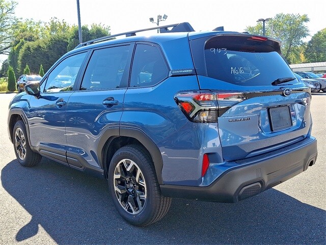 2025 Subaru Forester Premium photo 3
