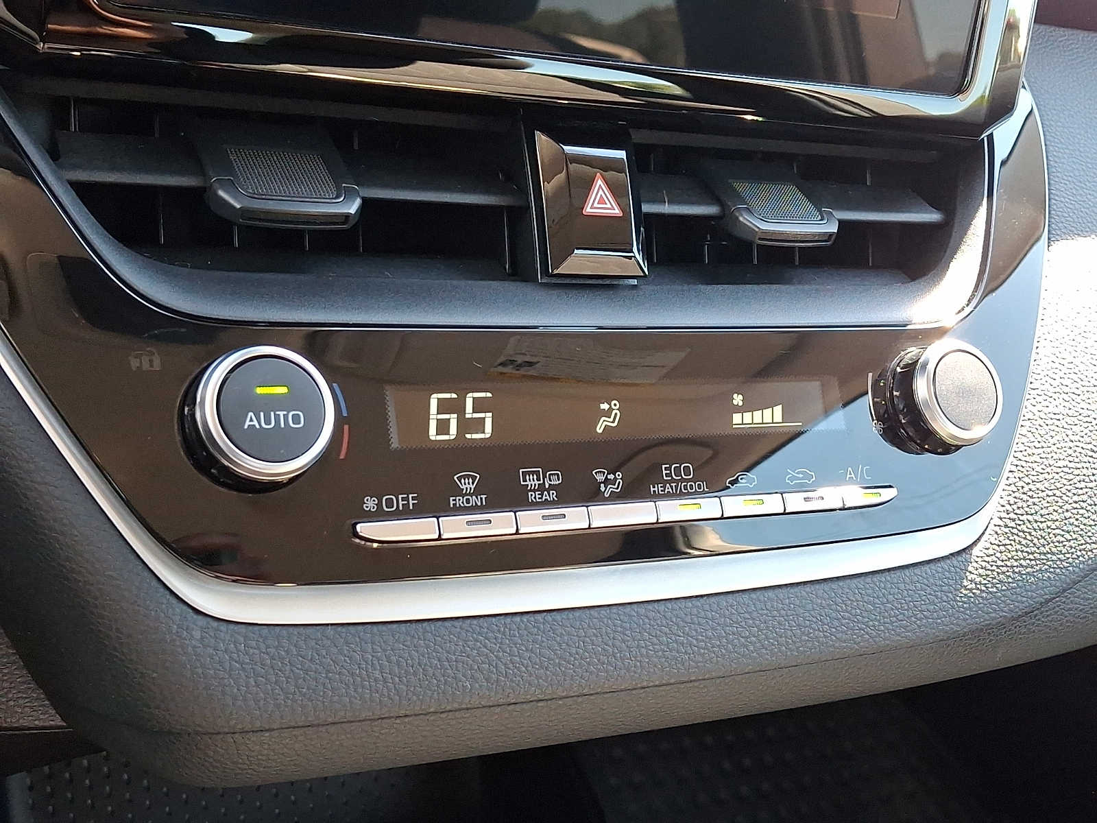 2024 Toyota Corolla LE - Photo 16