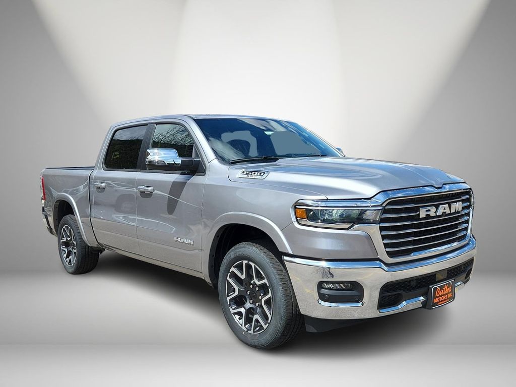 2025 Ram 1500 LARAMIE CREW CAB 4X4 5'7 BOX