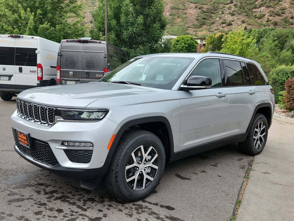 2025 Jeep Grand Cherokee Limited photo 3