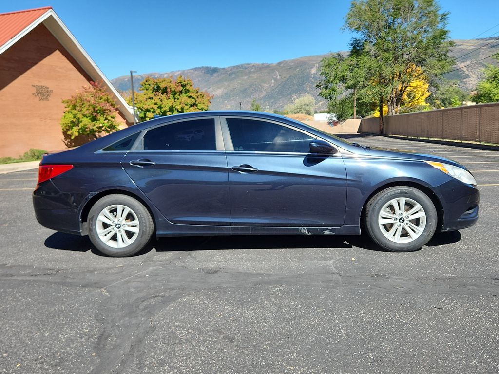 2013 Hyundai Sonata GLS photo 2