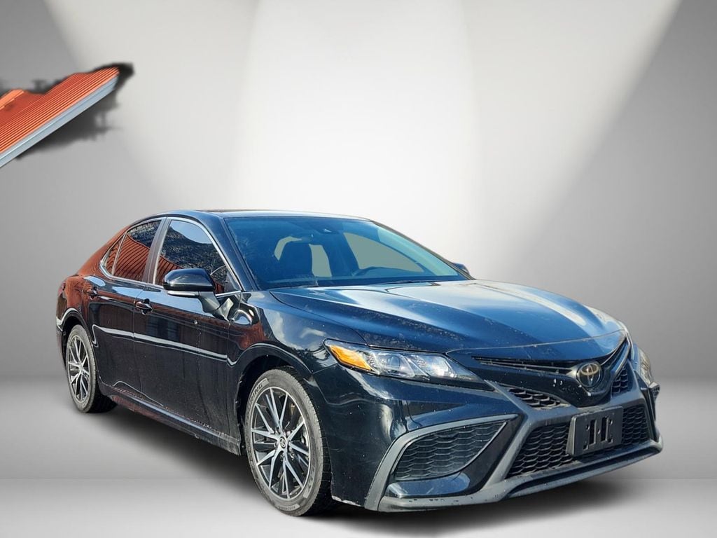 2023 Toyota Camry SE's photo