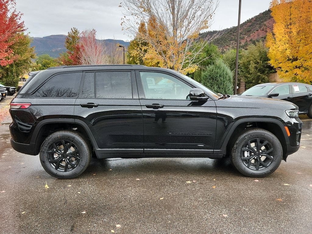 New 2025 Jeep Grand Cherokee ALTITUDE 4X4 Sport Utility