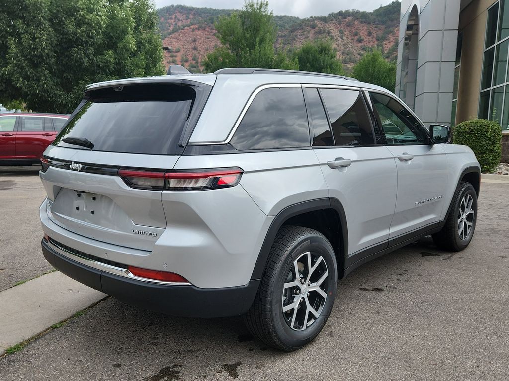 2025 Jeep Grand Cherokee Limited photo 2