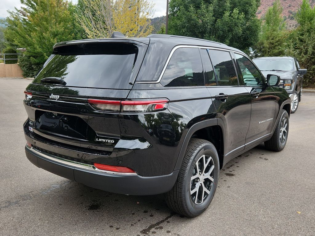 2025 Jeep Grand Cherokee Limited photo 3
