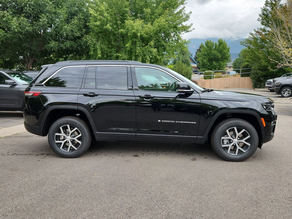 2025 Jeep Grand Cherokee Limited photo 2