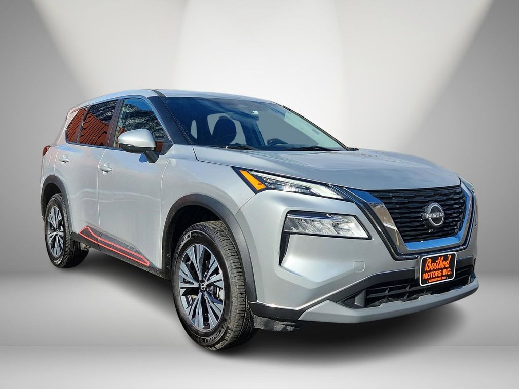 2022 Nissan Rogue SV's photo