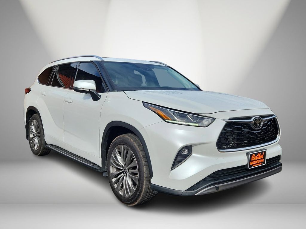 2023 Toyota Highlander Limited's photo