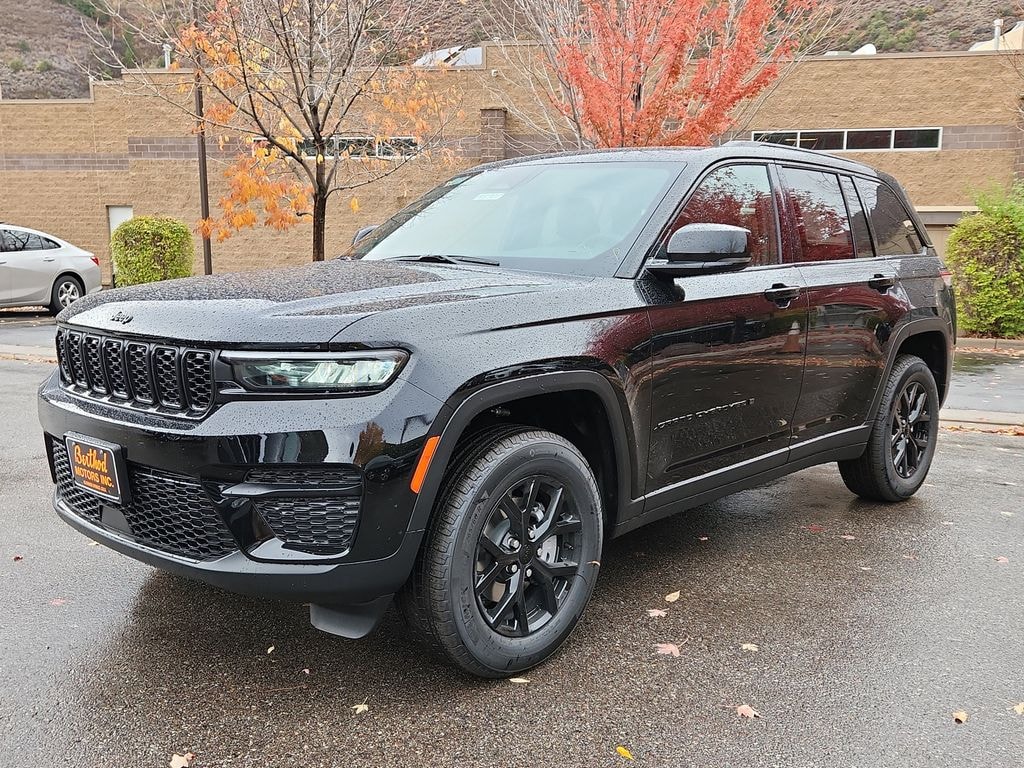 New 2025 Jeep Grand Cherokee ALTITUDE 4X4 Sport Utility