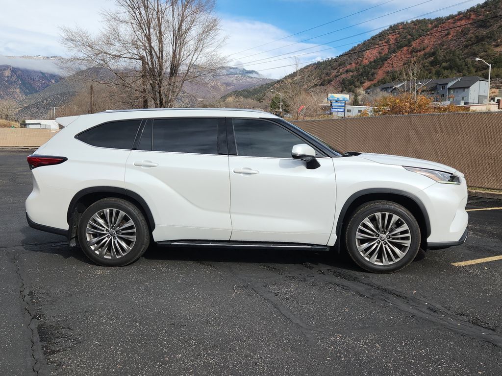 2023 Toyota Highlander Limited Platinum XLE XSE photo 2