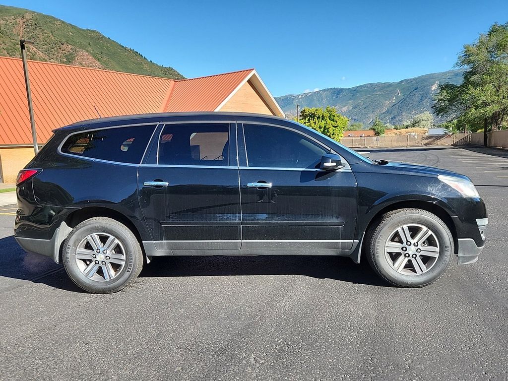 Used 2017 Chevrolet Traverse 2LT with VIN 1GNKVHKD7HJ179546 for sale in Glenwood Springs, CO