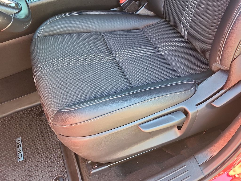 2023 Mazda CX-50 2.5 Select photo 5