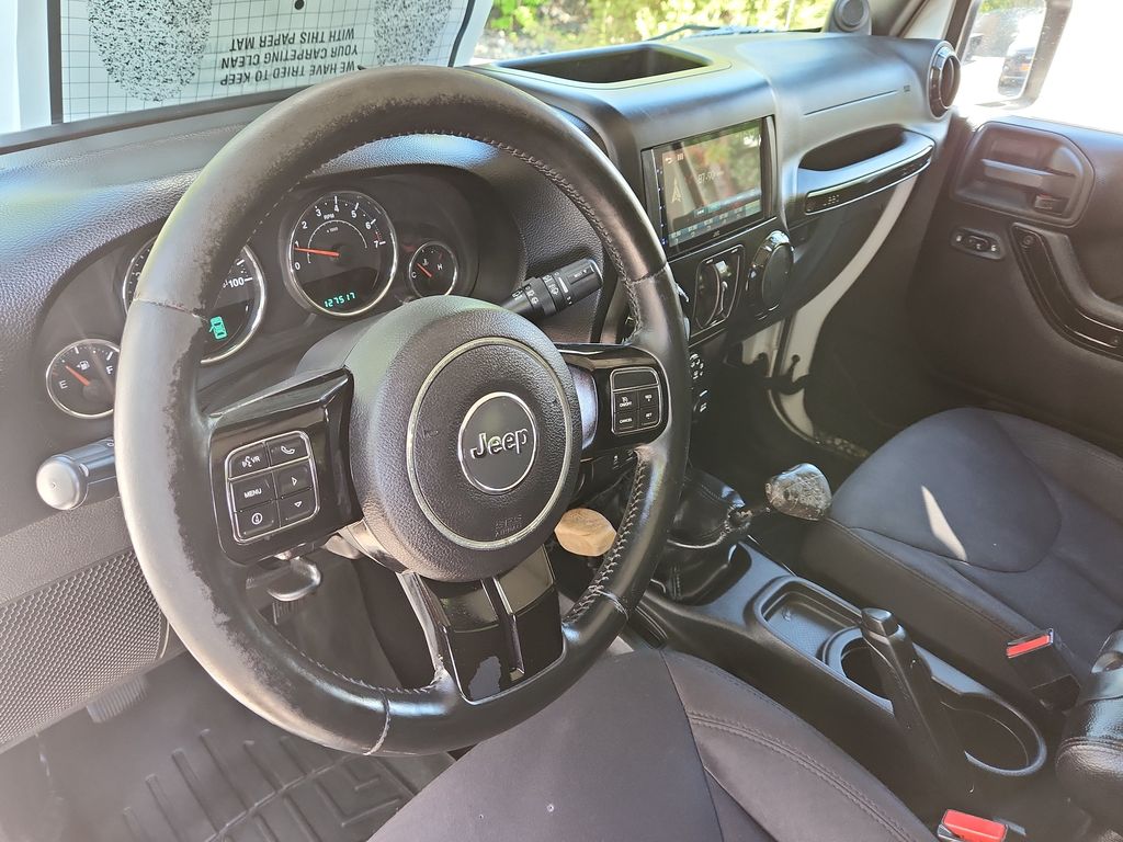2014 Jeep Wrangler Unlimited Sahara - Photo 8