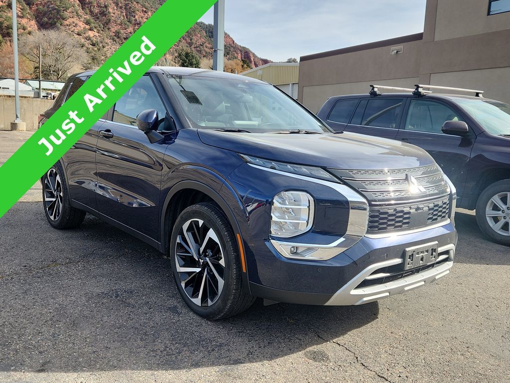 2024 Mitsubishi Outlander SE photo 2