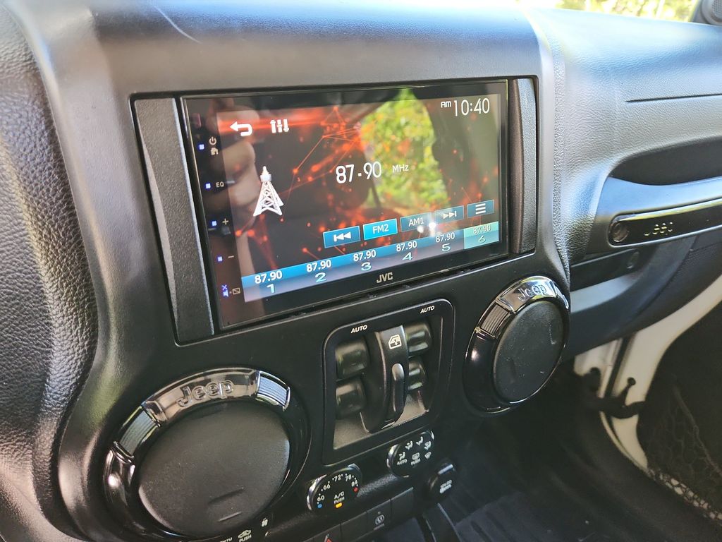 2014 Jeep Wrangler Unlimited Sahara - Photo 23