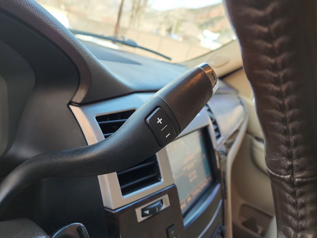 2013 Cadillac Escalade Luxury - Photo 24