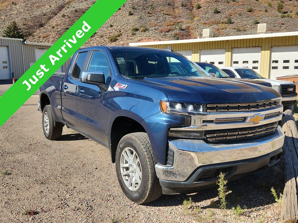 2020 Chevrolet Silverado 1500 LT photo 2